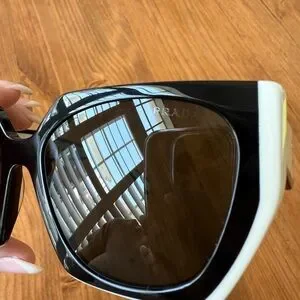 Prada sunglasses. Never worn. Great condition. ?? Prada | Accessories | Prada Sunglasses Hardly Worn Very  main image 2
